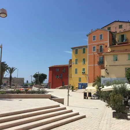 Welcome In The Cozy Blue Nest Pedestrian Menton Exterior photo