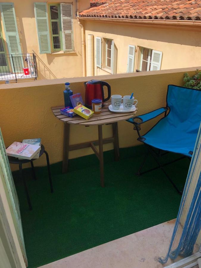 Welcome In The Cozy Blue Nest Pedestrian *